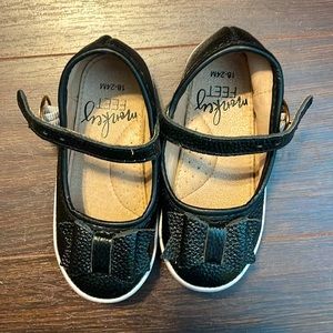 Monkey feet black mary Jane w bow